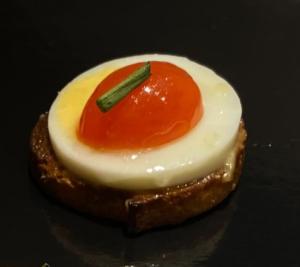 CANAPÉ OEUFS TOMATES