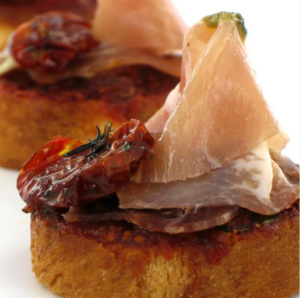 CANAPÉ JAMBON CRU PESTO